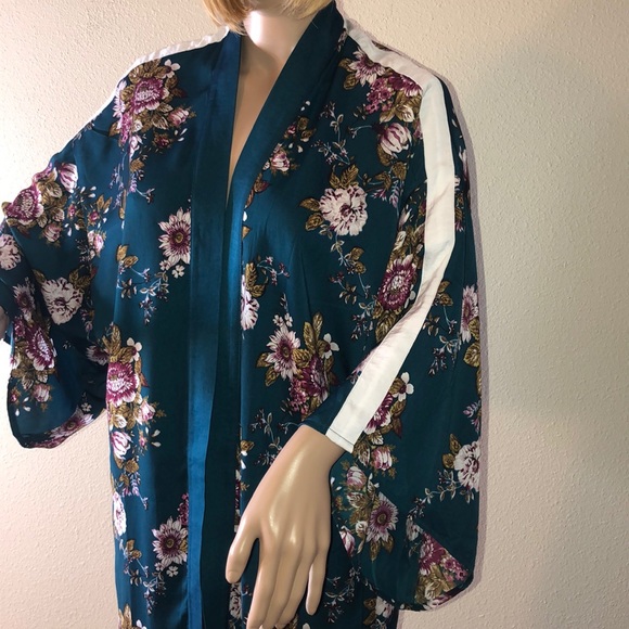 Women’s Floral Kimono - Picture 2 of 3